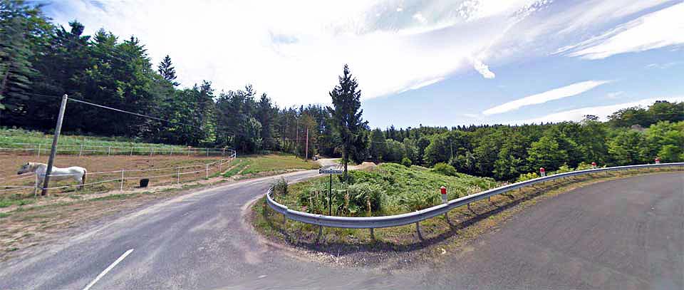 Après La Fayolle la route à gauche monte vers Les Eyrauds