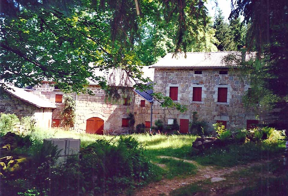 la maison de ma mère Lucie CHARREYRON à Fica en juin 2001