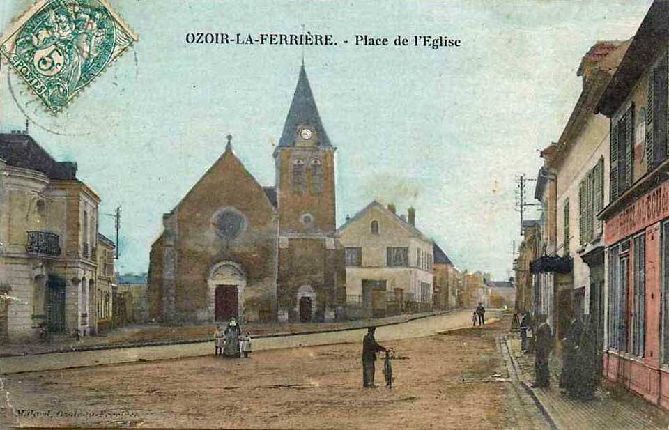 0zoir-la-Ferrière Place de l'Eglise