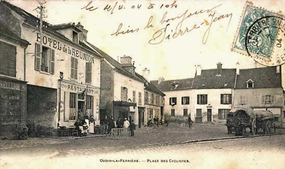 0zoir-la-Ferrière Place des Cyclistes