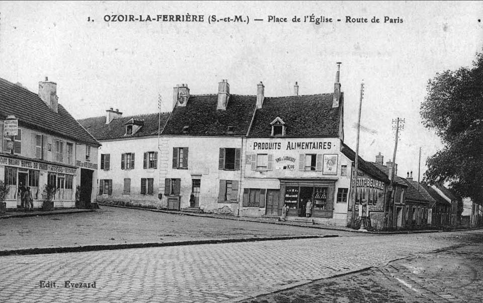 0zoir-la-Ferrière Place de l'Eglise Route de Paris