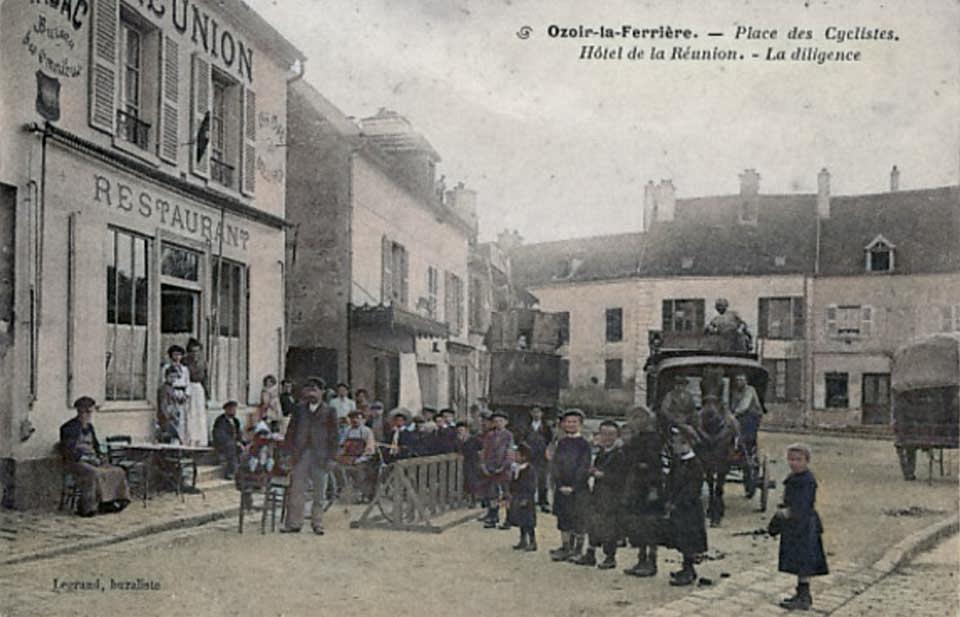 0zoir-la-Ferrière Place des Cyclistes Hôtel de la Réunion La diligence