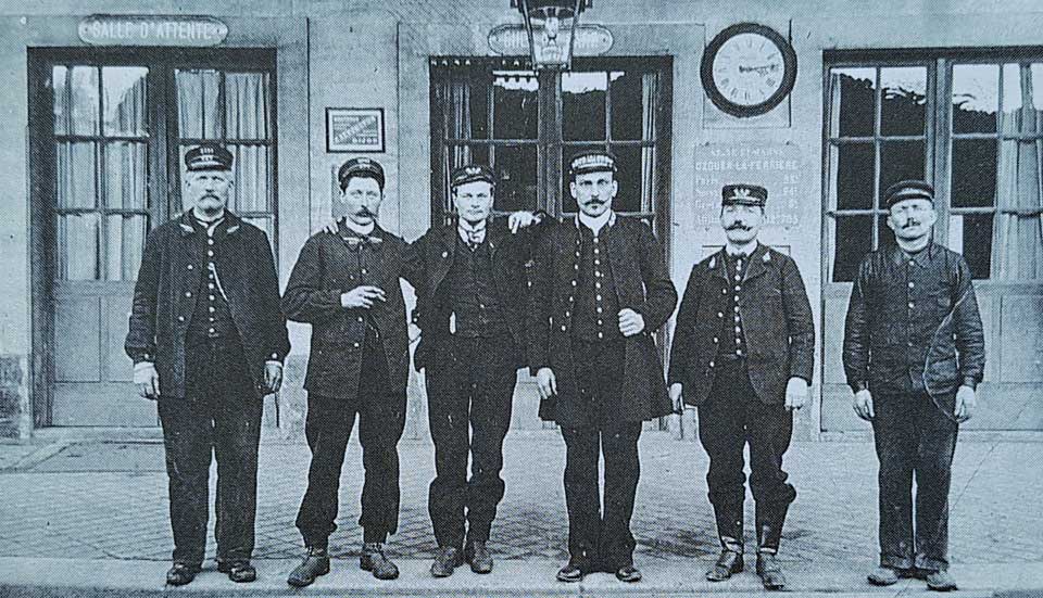 le personnel de la gare d'Ozouer-la-Ferrire en 1913