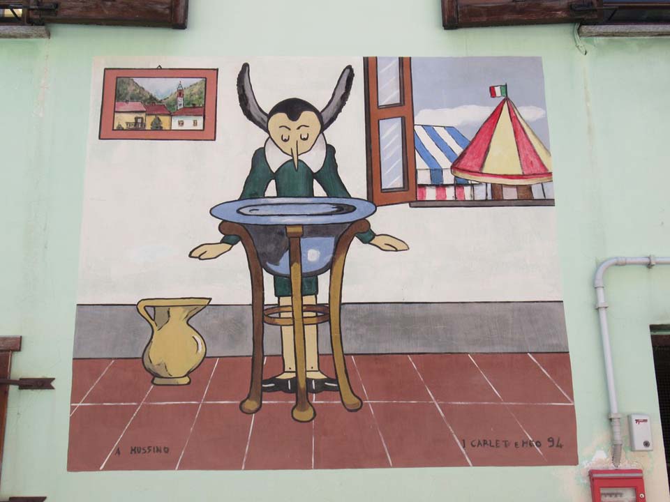 A Vernante les fresques de Pinocchio