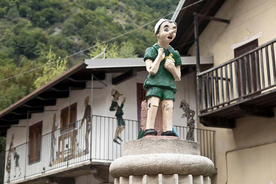 A Vernante les fresques de Pinocchio