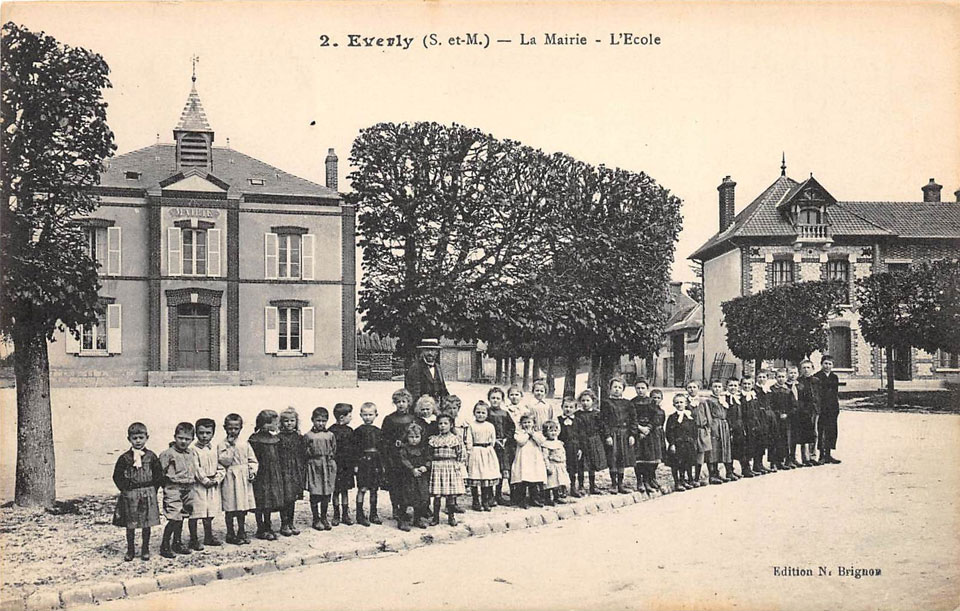 La Mairie L'école d'Everly