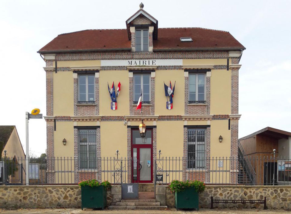 La Mairie et L'Ecole de Garçons de Thoury-Ferrottes