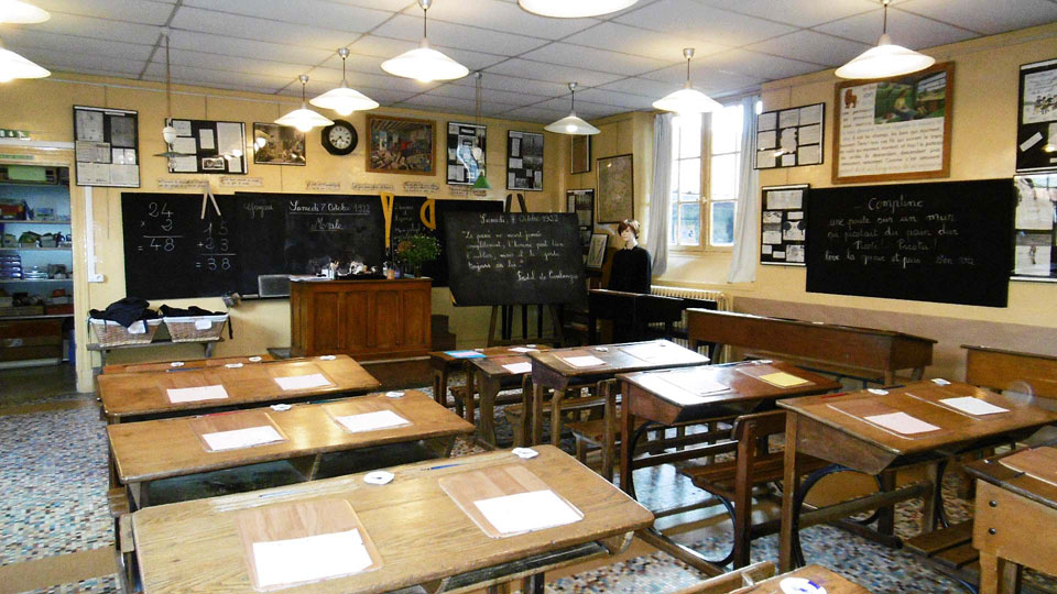 salle de classe à Pouilly-le-Fort - musée