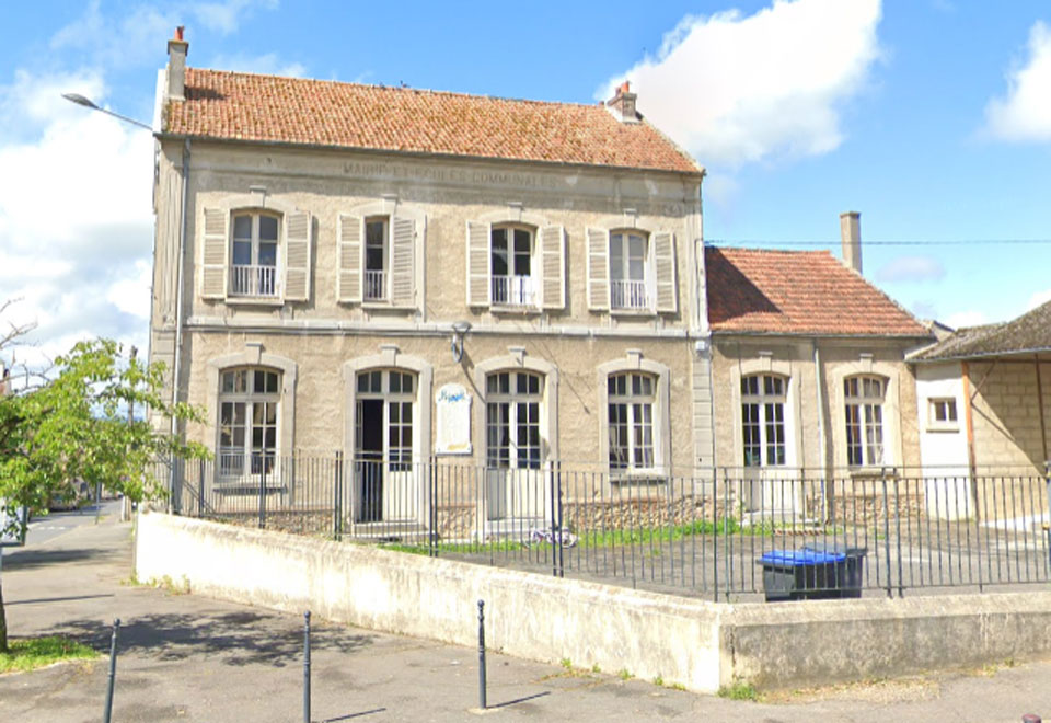 La Mairie et la Maison d'Ecole de Neufmoutiers-lès-Meaux