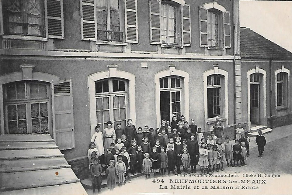 La Mairie et la Maison d'Ecole de Neufmoutiers-lès-Meaux