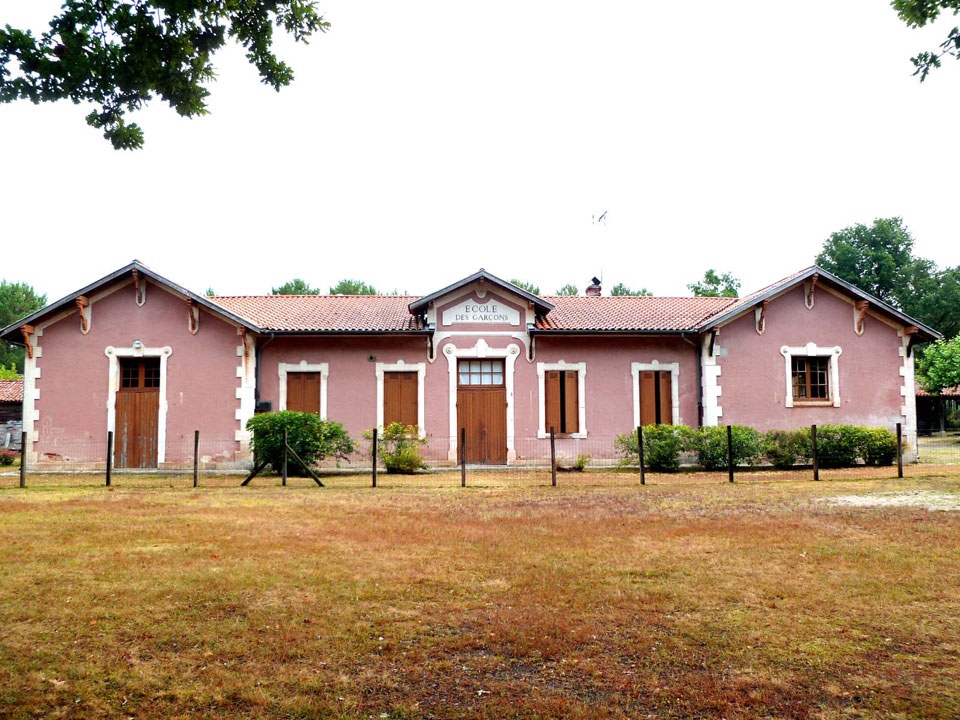 école de garçons à Uza