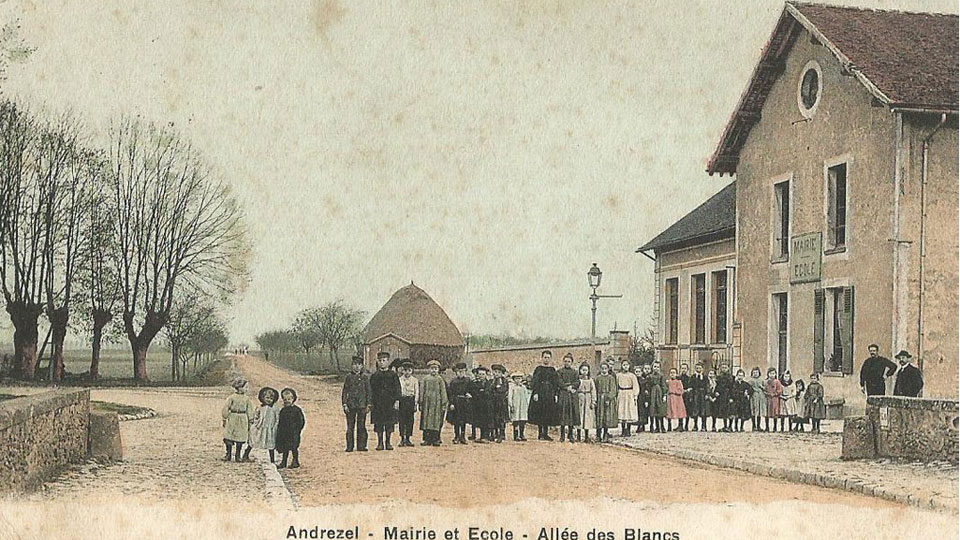 mairie-école d'Andrezel