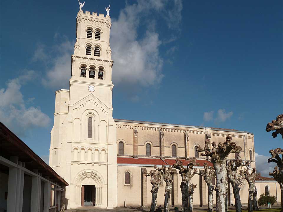 La basilique Notre-Dame  Buglose (Saint-Vincent-de-Paul - Landes)