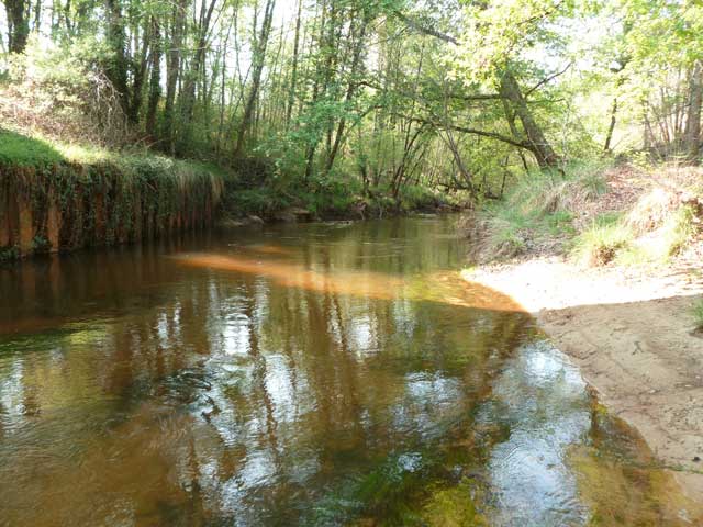 au pied du pont du Fourneau et du pont de la Forge