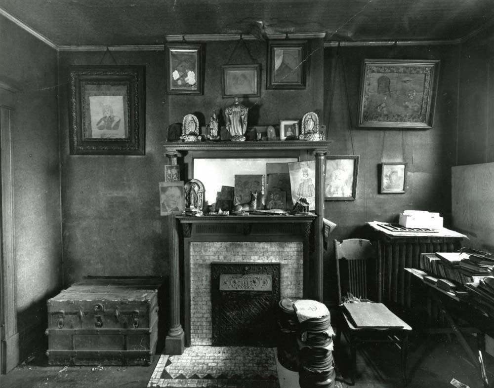 la chambre-atelier d'Henry Darger - mur est