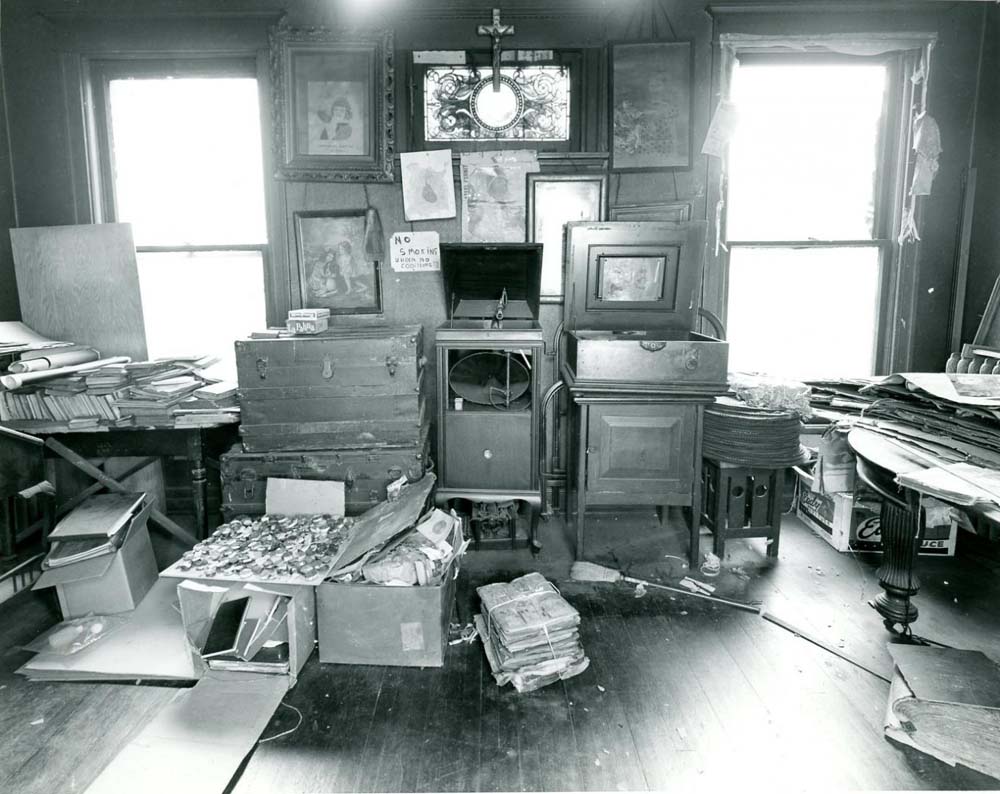 la chambre-atelier d'Henry Darger - mur sud