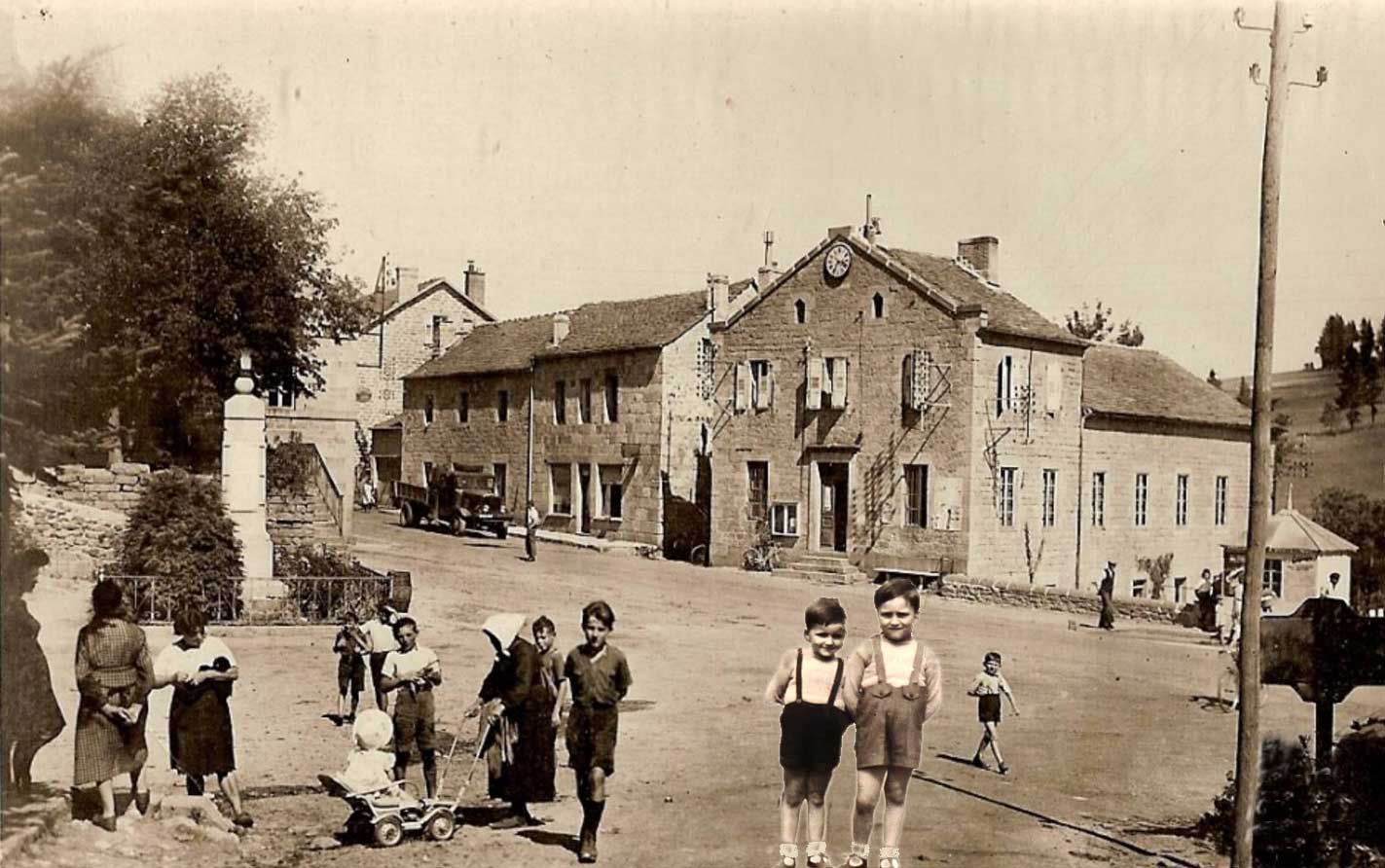 Michel et Ren  sur la place du Mazet-Saint-Voy