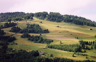 ( Le chalet au pied du Mont Lachat )