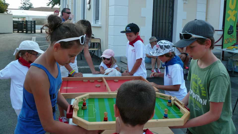 Lena et Lucas au baby-foot