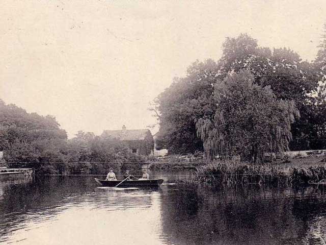 Ozoir-la-Ferrire Chteau de la Doutre - La Pice d'Eau