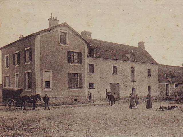 Lsigny Une ferme de Villarceaux route de Monthty attelage cheval et ne et puits