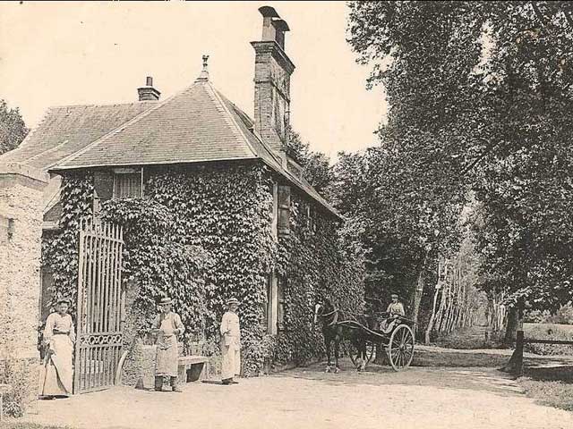 Lsigny Chteau de Maison Blanche - Entre du garage