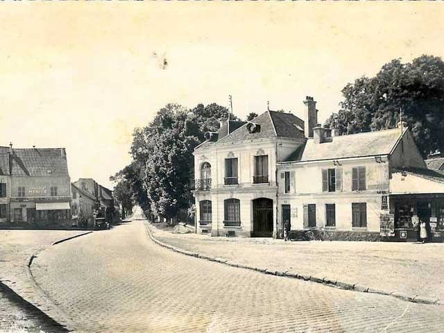 Ozoir-la-Ferrire Place de l'glise - vers 1950