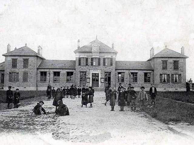 Ozoir-la-Ferrire La Mairie-cole