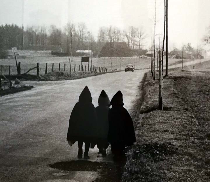 Sur une route de Lorraine Allons à l'école 1954