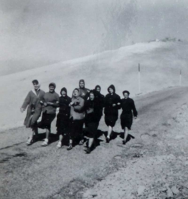 camp itinrant Provence des Guides Anes sur le Mont Ventoux qui porte bien son nom