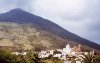 ( Stromboli : le volcan au-dessus de St-Vincent )