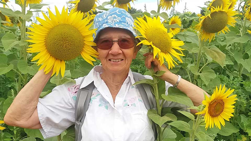 Fernande et le tournesol dans les Landes