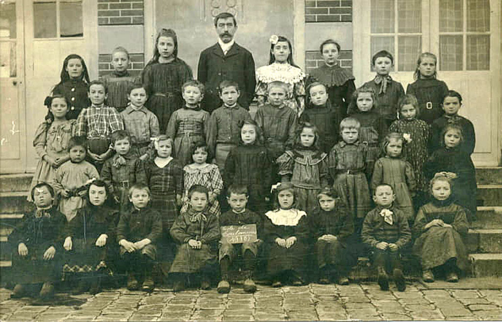 Classe à Coulommes (Seine-et-Marne) en 1910 - 35 élèves