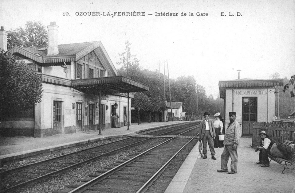 ancienne gare d'Ozouer-la-Ferrire