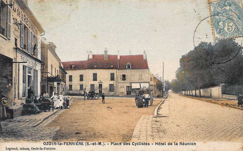 0zoir-la-Ferrière Place des Cyclistes Hôtel de la Réunion en 1907