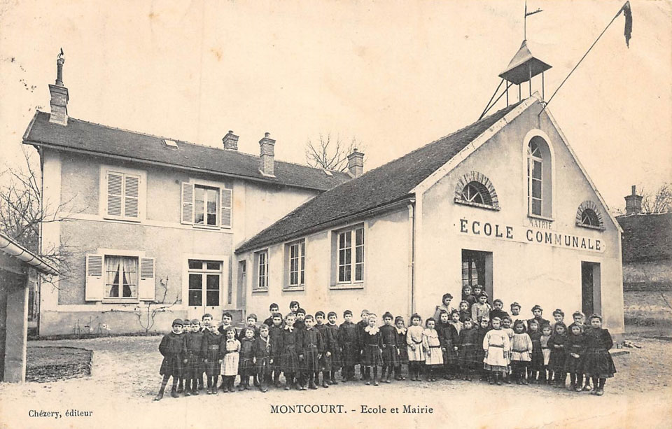Ecole et Mairie de Montcourt-Fromonville