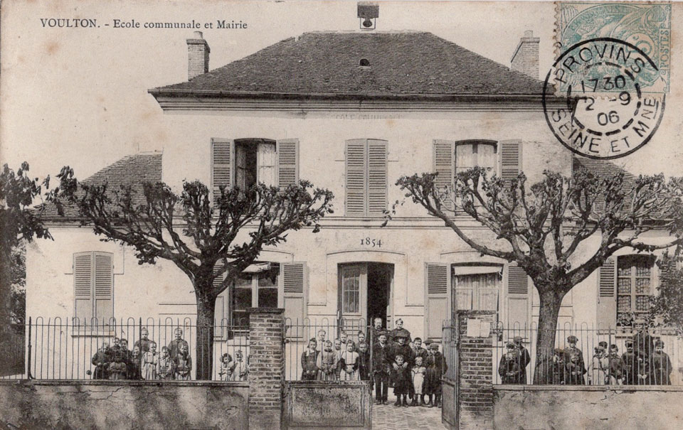Ecole communale et Mairie de Voulton en 1906