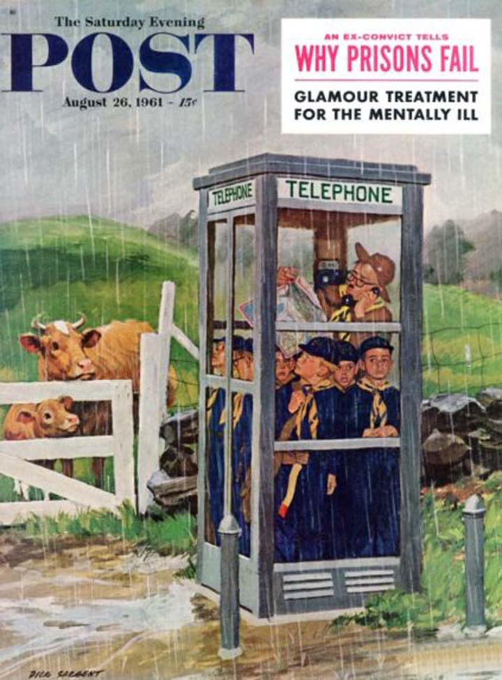Scouts louveteaux dans la cabine téléphonique