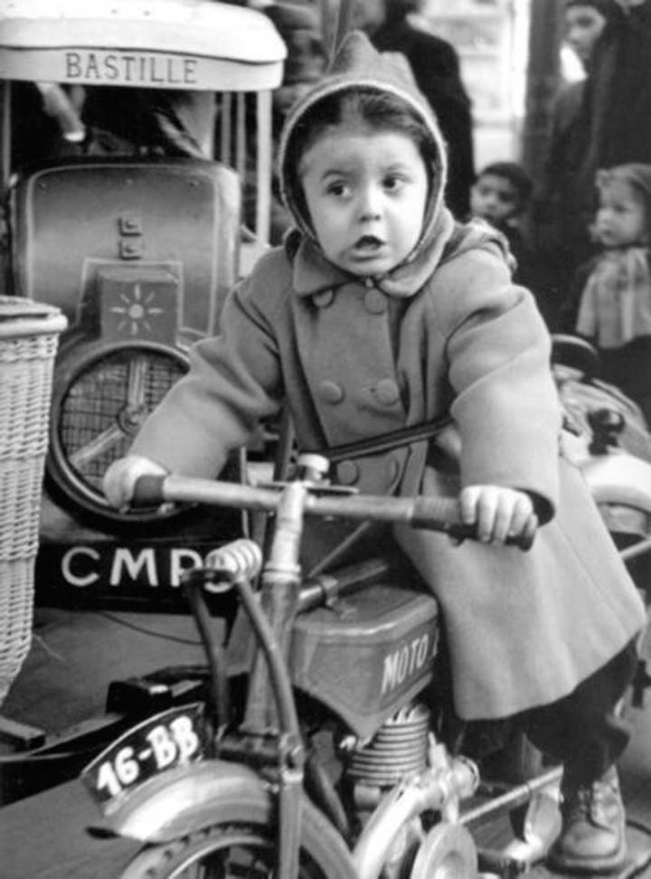 Manège Petite Fille Bastille 1952
