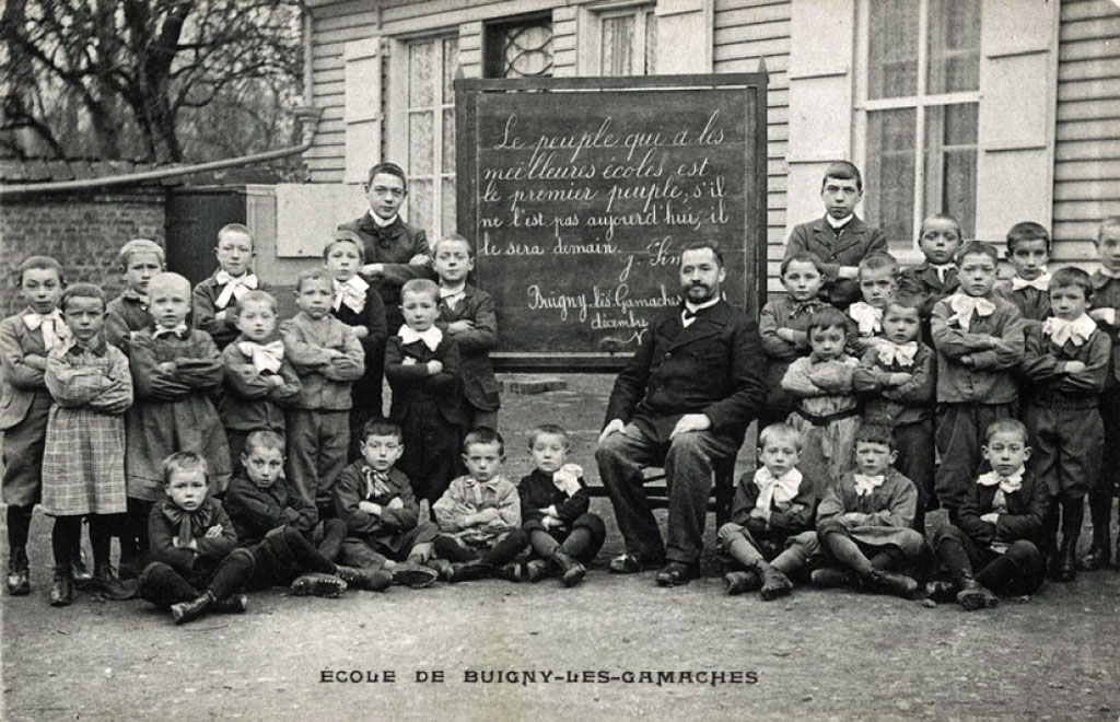Classe à Bugny-les-Gamaches (Somme) en 1906